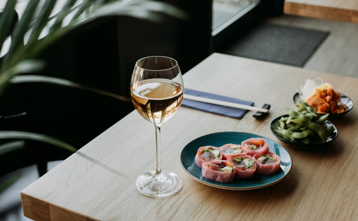 Reinterprets the classic bookshelf